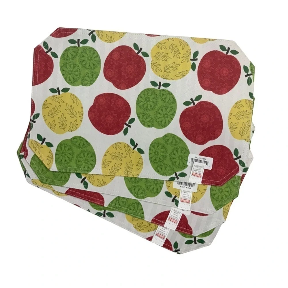 Placemats Apple Printed Damask Fabric 4 Reversible Pieces White Red Green Yellow